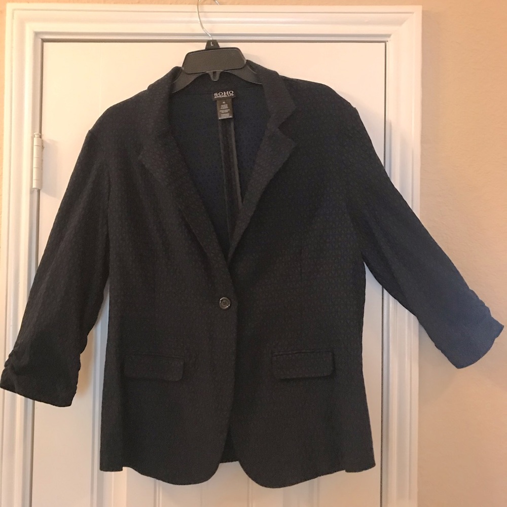 Nice stretchable jacket. Unique & feels luxurious.